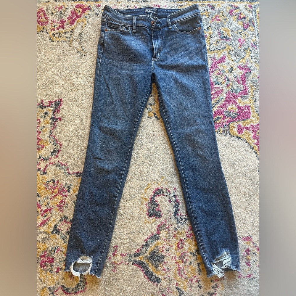 A&F Harper low rise ankle jeans